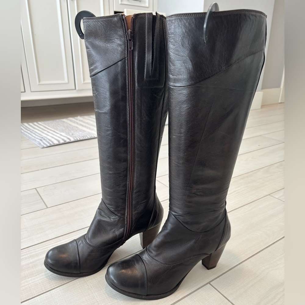 Gidigio Italian Leather deep brown boots in size 40